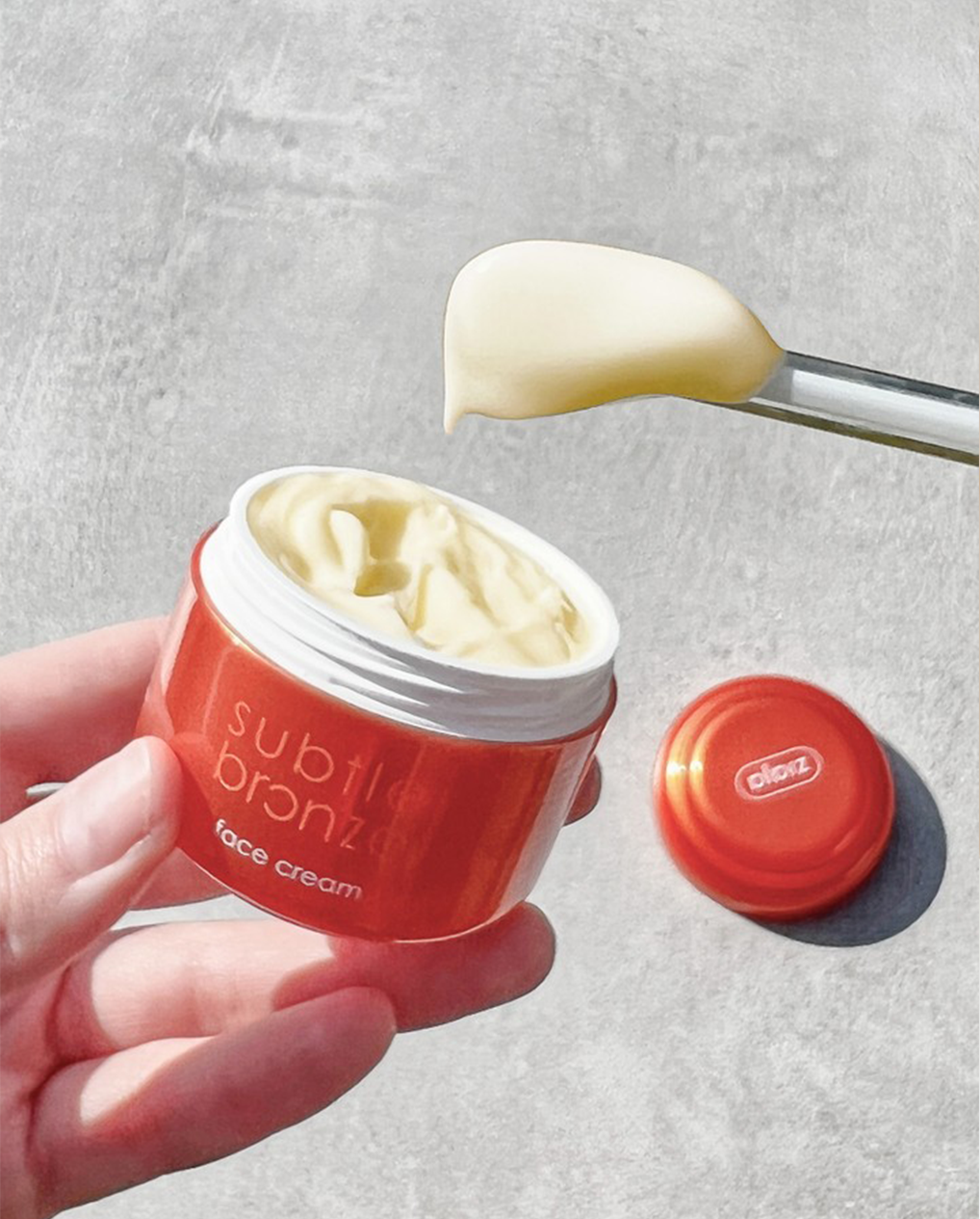 crema-facial.-con-tapa-abierta